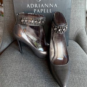 Adrianna Papell Daring Stilettos Sz 7.5 NIB in Mine Metallic